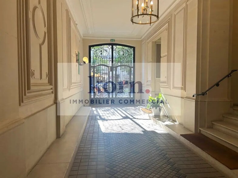 Build-to-Rent in Paris for sale - Lobby - Image 2 of 9