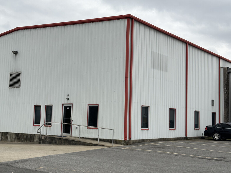 3860 Industrial Dr, Paducah, KY for rent - Building Photo - Image 1 of 10