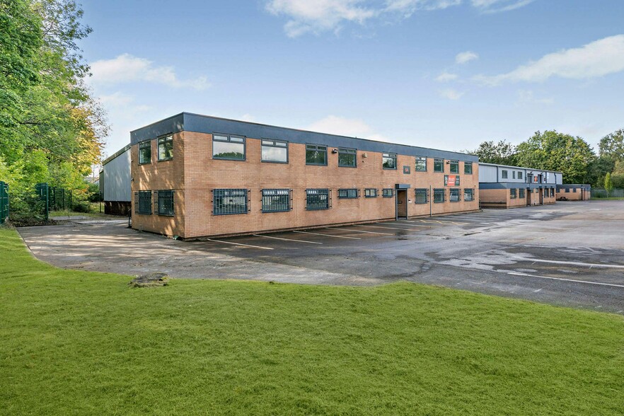 Transpennine Trading Estate, Gorrells Way, Rochdale to rent - Building Photo - Image 3 of 15