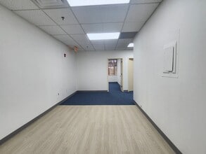 240 Cedar Knolls Rd, Cedar Knolls, NJ for rent Interior Photo- Image 1 of 4