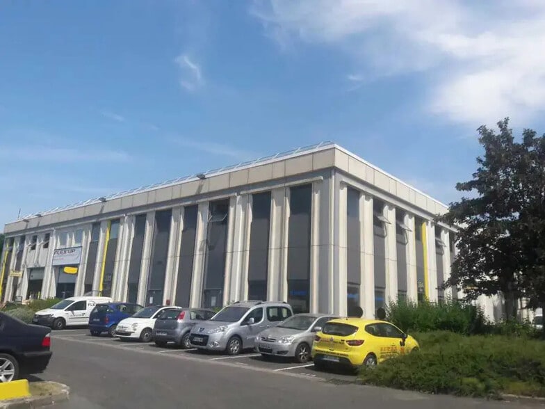 Industrial in Gennevilliers to rent - Building Photo - Image 1 of 30