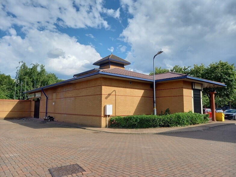 13 Benbow Ct, Shenley Church End to rent - Building Photo - Image 2 of 2