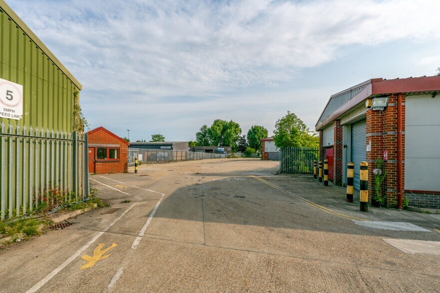 Building 3 South Rd, Hailsham for sale - Building Photo - Image 2 of 2