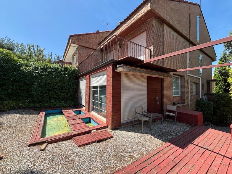 Calle Cuatro Pinos, 33, Pozuelo de Alarcón, Madrid to rent - Building Photo - Image 3 of 28