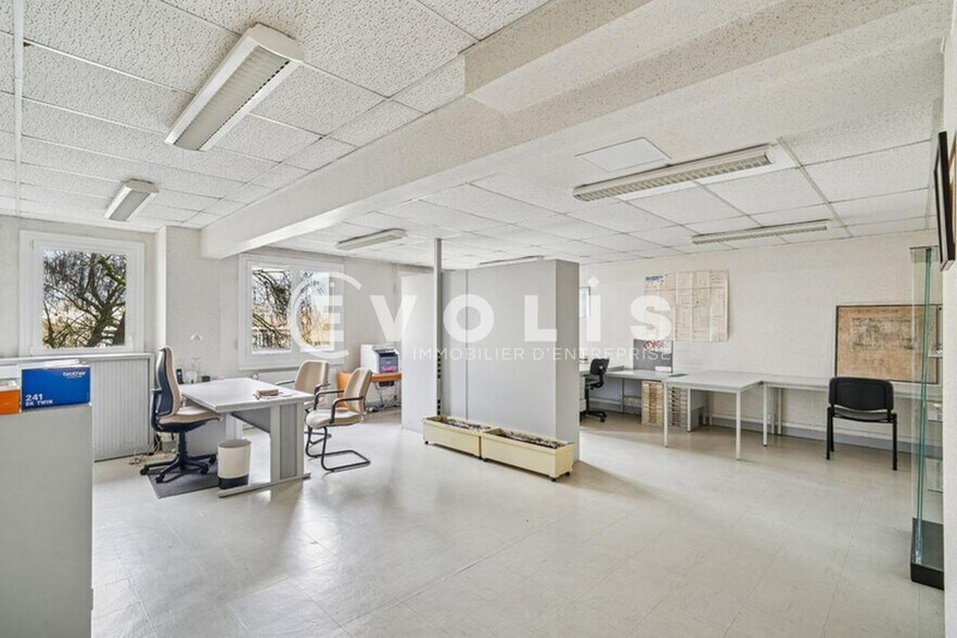 Office in Noisy-le-Grand for sale - Interior Photo - Image 1 of 10