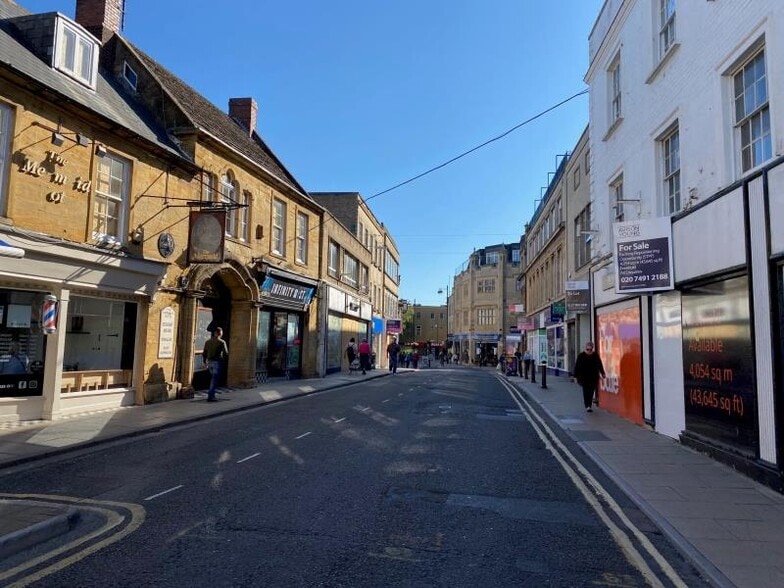 6 High St, Yeovil to rent - Building Photo - Image 3 of 4