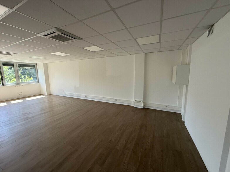 Avenue Général De Gaulle, Caluire-et-Cuire to rent - Interior Photo - Image 3 of 6