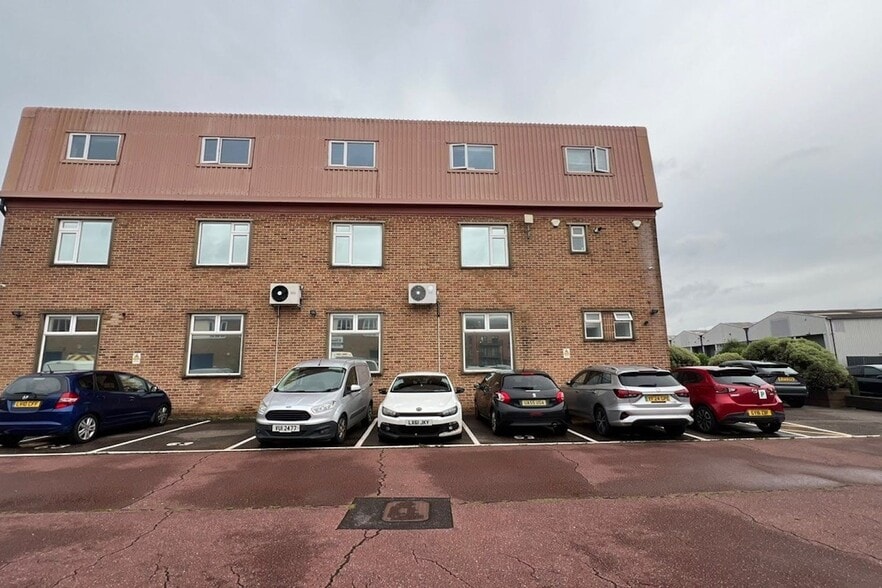 63-77 Milford Rd, Reading to rent - Building Photo - Image 2 of 2