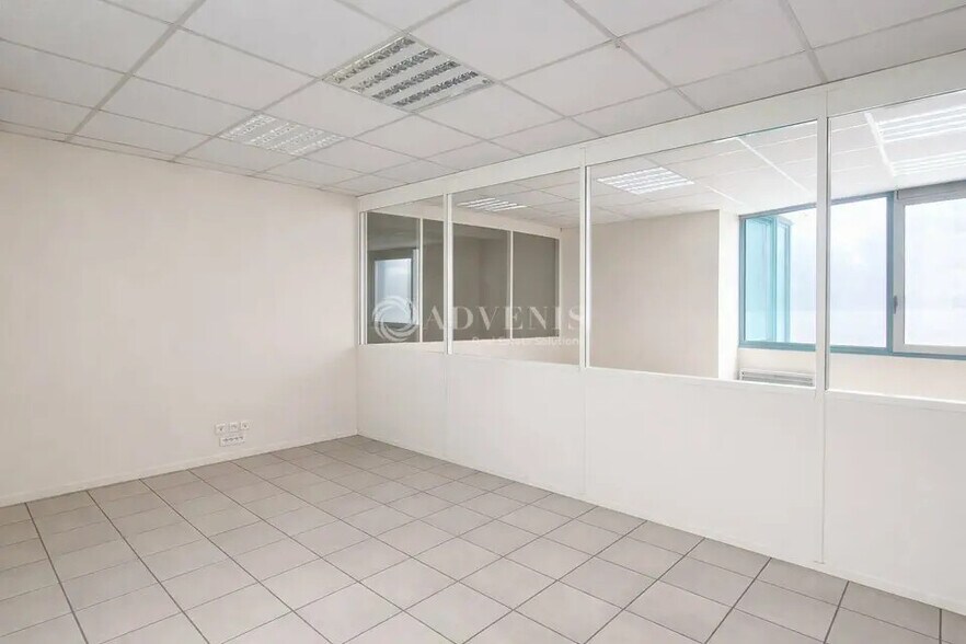 Office in Lille to rent - Building Photo - Image 3 of 6