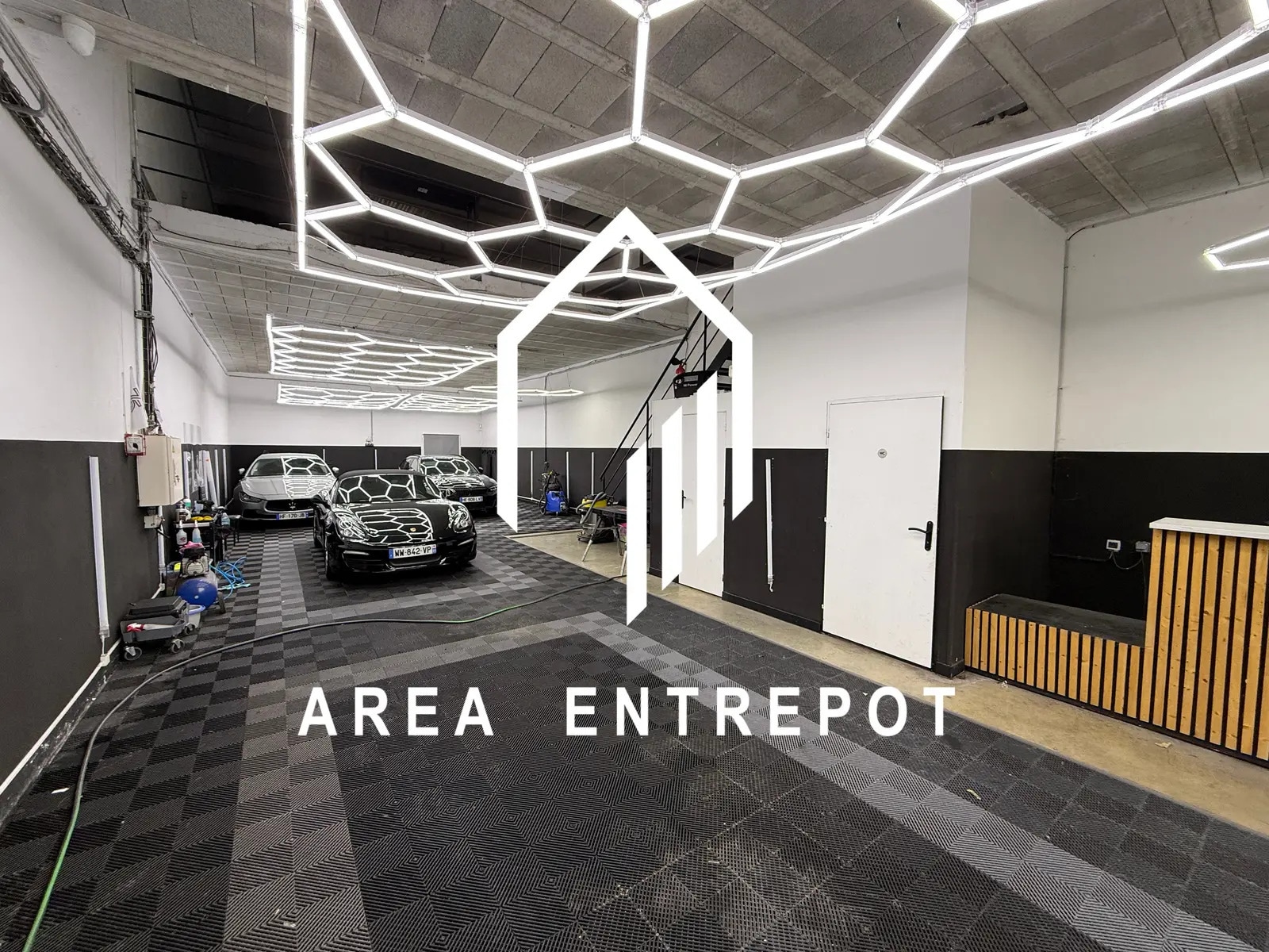 Light Industrial in Aubagne to rent Building Photo- Image 1 of 8