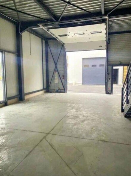 Industrial in Bagnolet to rent - Building Photo - Image 3 of 6