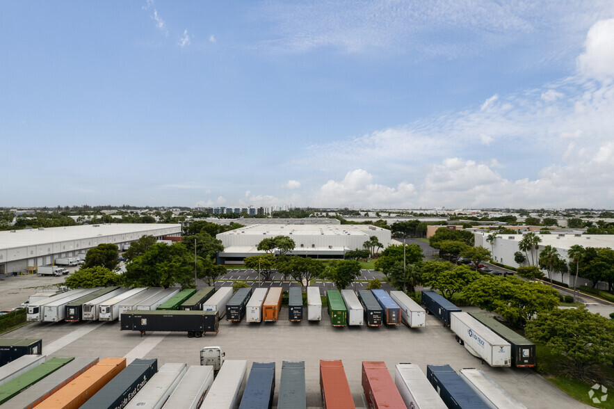 1910 NW 97th Ave, Miami, FL for rent - Building Photo - Image 3 of 5