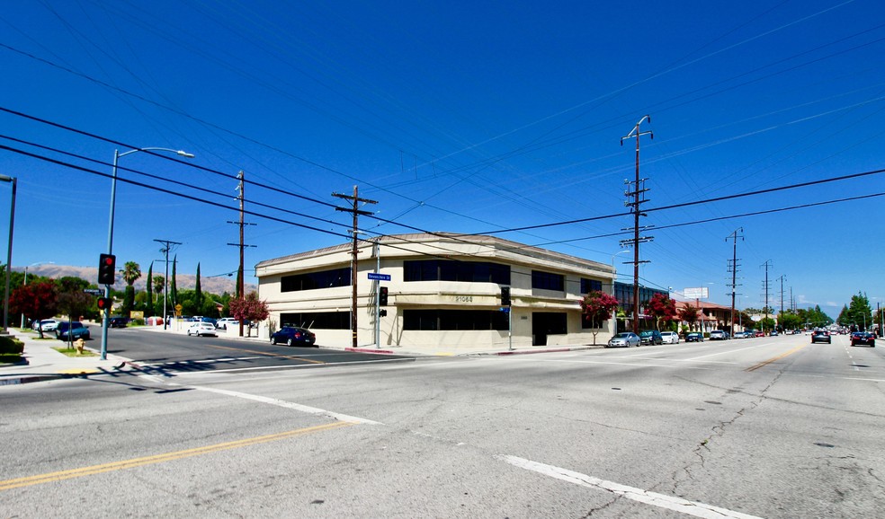 21053 Devonshire St, Chatsworth, CA for sale - Building Photo - Image 1 of 1