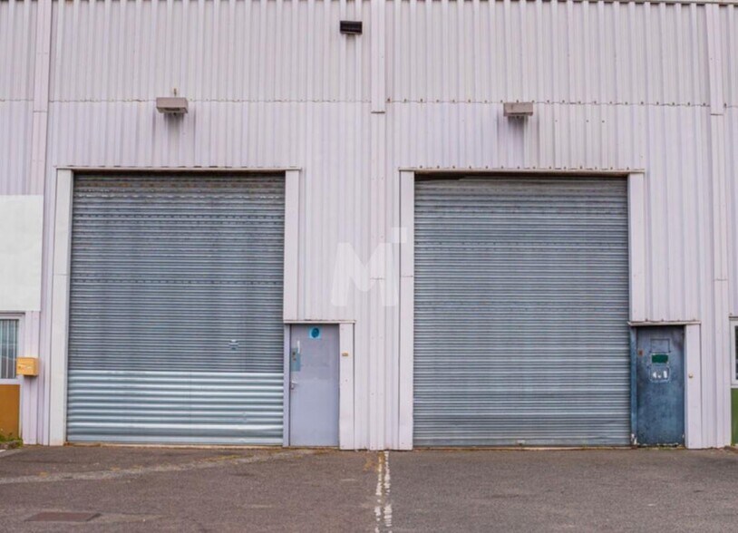 Light Industrial in Bondoufle to rent - Building Photo - Image 3 of 6