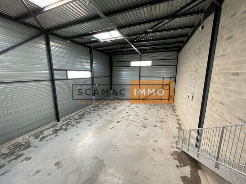 Industrial in Vaires-sur-Marne to rent - Building Photo - Image 2 of 5