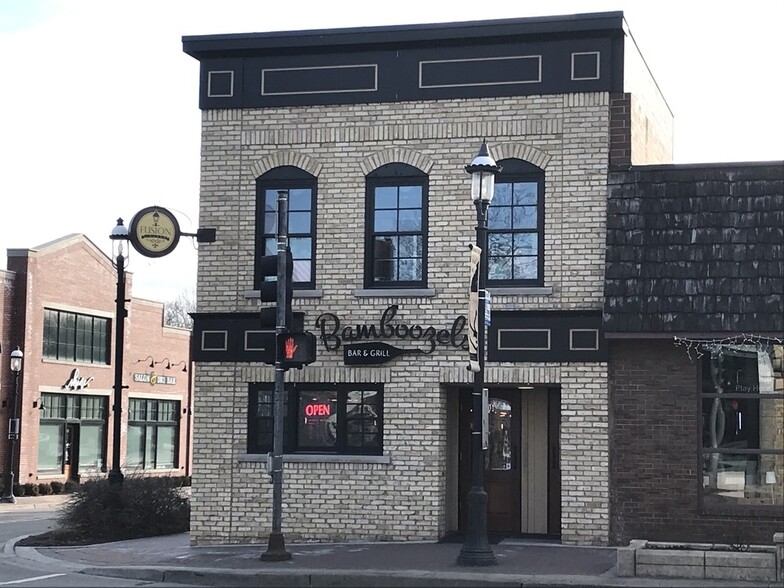 101 W Main St, West Dundee, IL for sale - Building Photo - Image 1 of 9