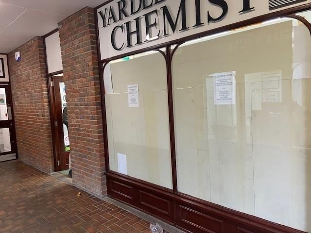 16 High St, Rayleigh to rent - Building Photo - Image 2 of 3