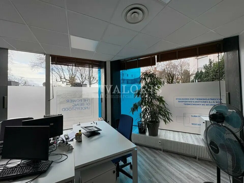 Office in Lyon to rent Interior Photo- Image 1 of 9