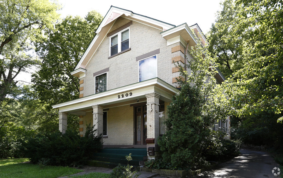 2209 Queen City Ave, Cincinnati, OH for sale - Building Photo - Image 1 of 1