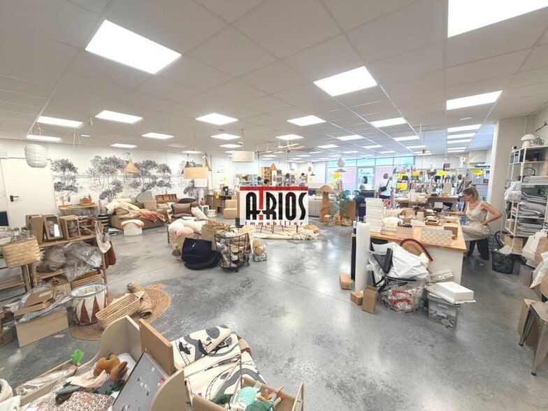 Retail in La Garde to rent - Interior Photo - Image 3 of 5