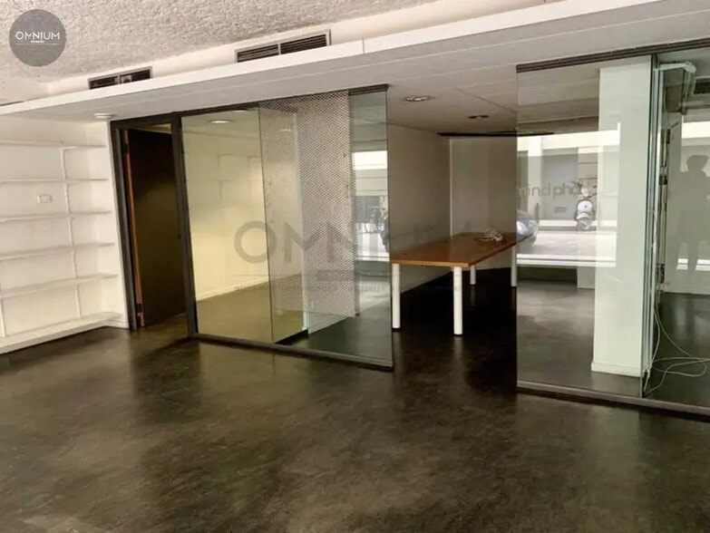 Retail in Lyon to rent - Interior Photo - Image 3 of 4