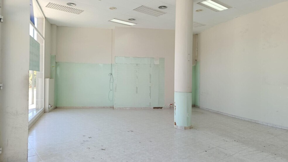 Retail in Manresa, Barcelona to rent - Building Photo - Image 3 of 7