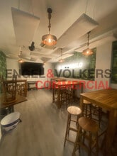 Retail in Madrid, Madrid to rent Interior Photo- Image 2 of 6