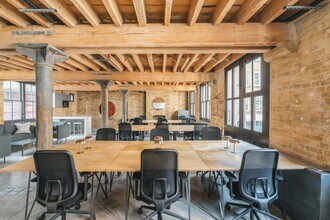 123 Golden Ln, London to rent Building Photo- Image 1 of 8