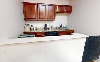 665-675 Tollgate Rd, Elgin, IL for rent Interior Photo- Image 2 of 7