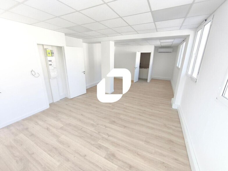Office in Bry-sur-Marne to rent - Interior Photo - Image 2 of 7