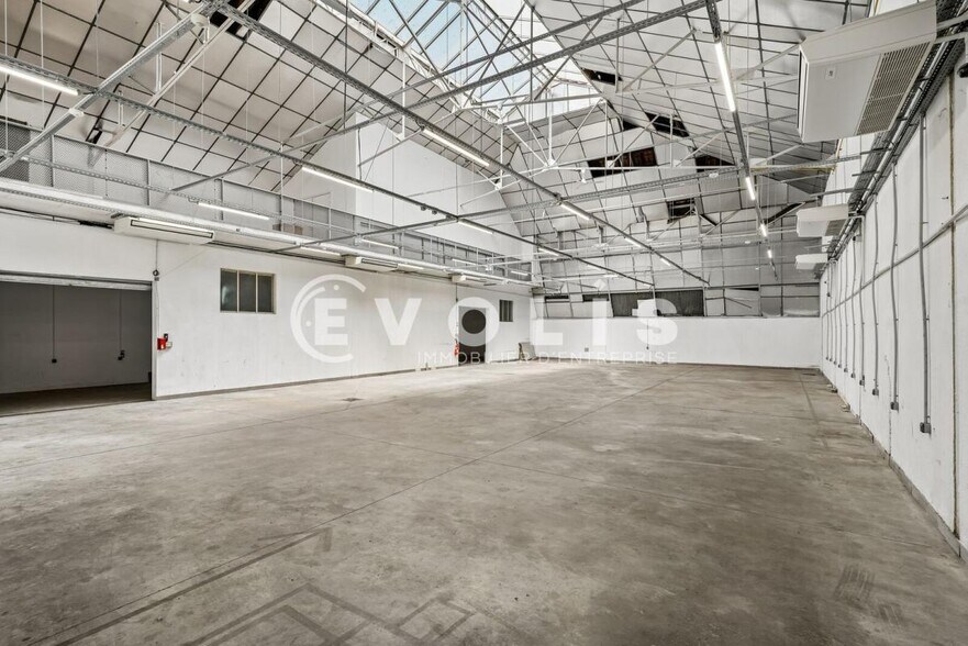 Light Industrial in Ivry-sur-Seine to rent - Interior Photo - Image 2 of 16