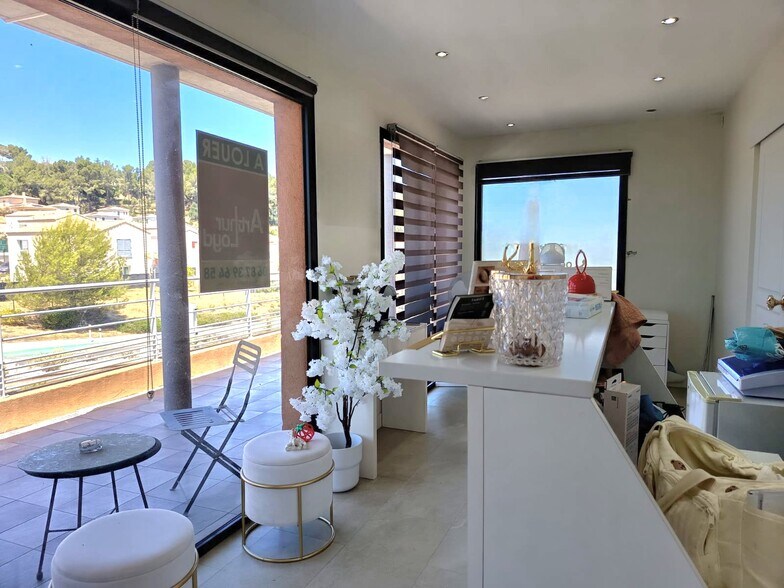 Retail in La Seyne-sur-Mer to rent - Interior Photo - Image 3 of 8