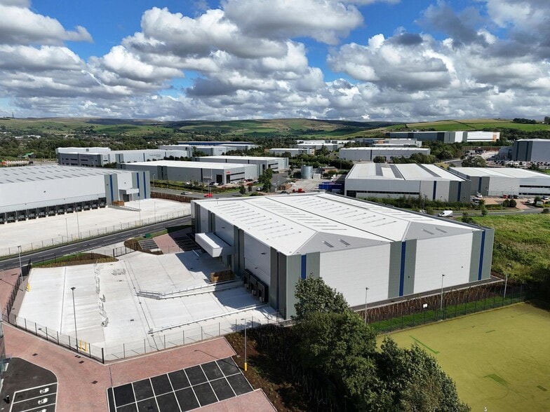 John Milne Av, Rochdale to rent - Building Photo - Image 3 of 38