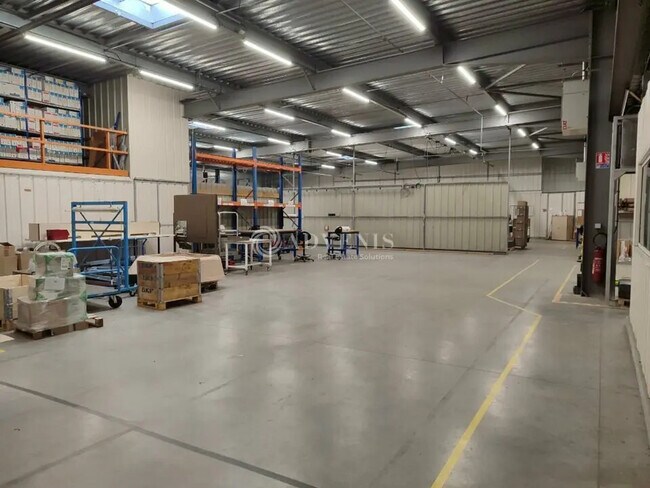 Vente Local d'activités 1 800 m²