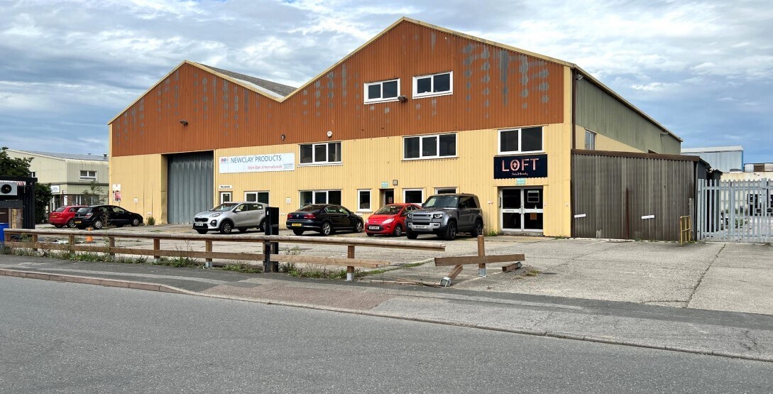 7-7A Cavalier Rd, Newton Abbot for sale Primary Photo- Image 1 of 1