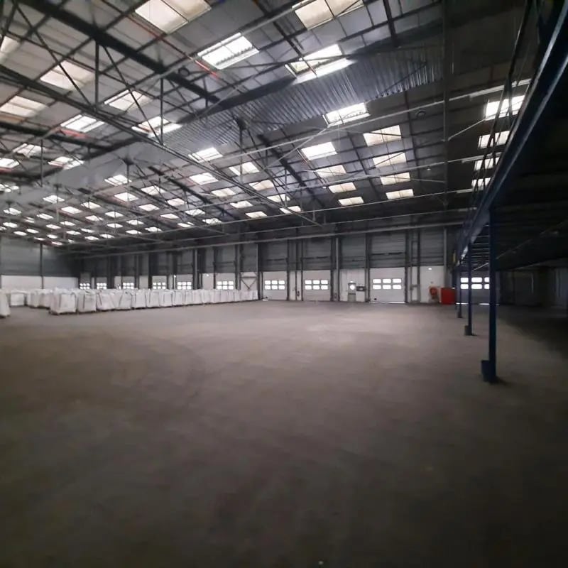 Location Entrepôt 2 511 m² - Photo 1