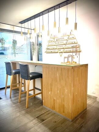 More details for 29 Rue Des Alpilles, Lançon-Provence - Retail for Sale