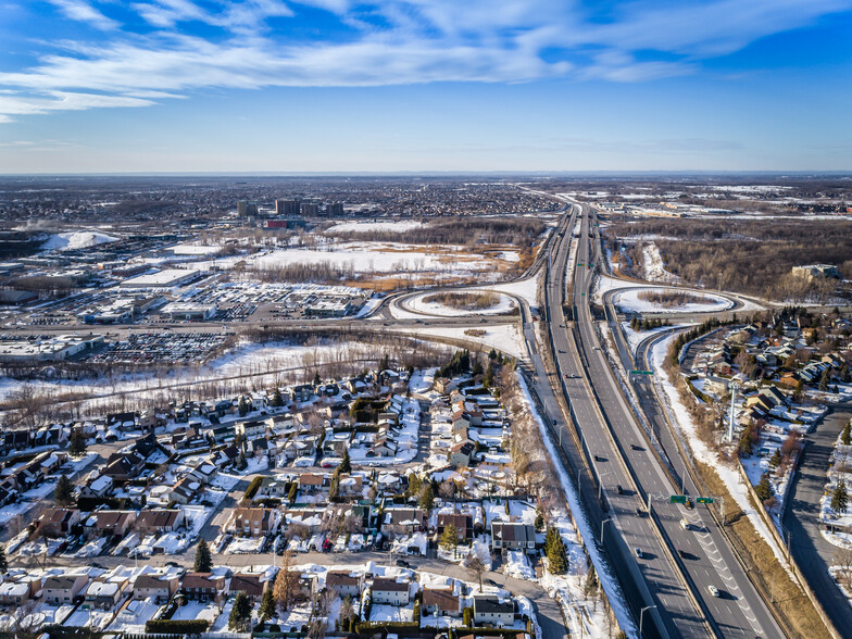 Rue De Lierre, Laval, QC for rent - Primary Photo - Image 1 of 5