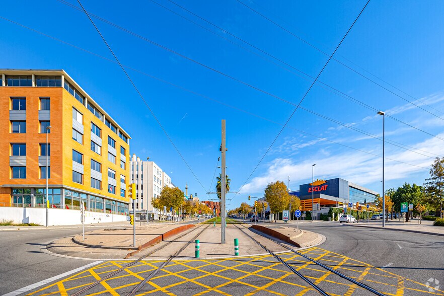 Carretera Reial, 122, Sant Just Desvern, Barcelona to rent - Building Photo - Image 3 of 4