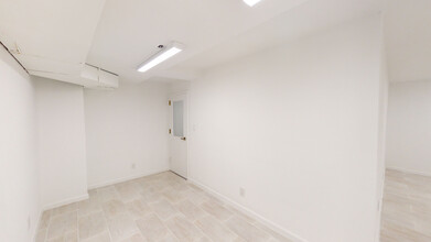 63-44 Saunders St, Rego Park, NY for rent Interior Photo- Image 1 of 18