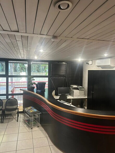 Office in Marseille for sale - Interior Photo - Image 1 of 3