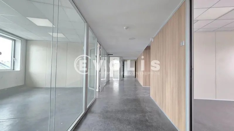 Office in Ivry-sur-Seine to rent - Interior Photo - Image 2 of 4