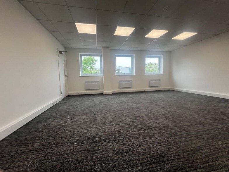 Ashburton Rd W, Manchester to rent - Building Photo - Image 2 of 2