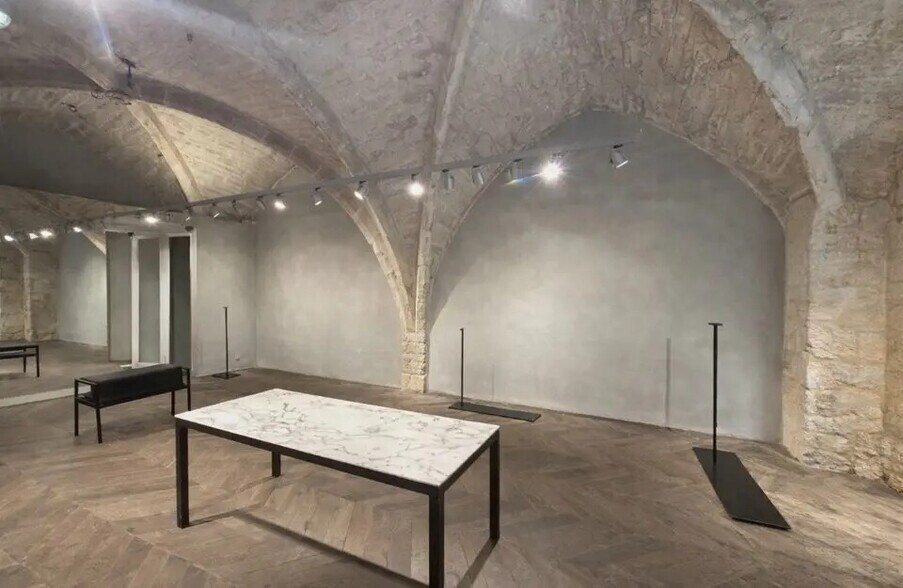 Retail in Montpellier to rent - Interior Photo - Image 2 of 3