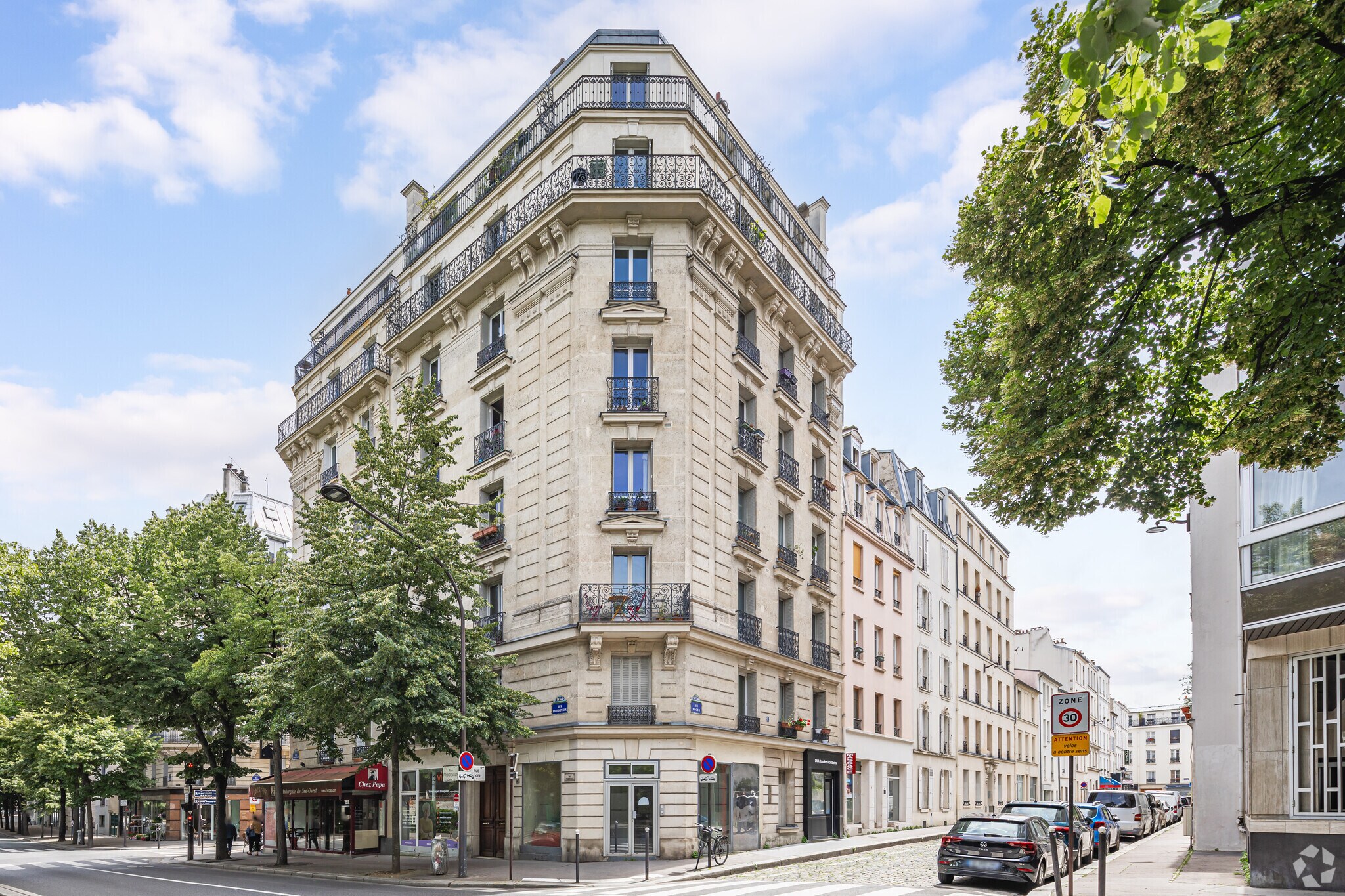 Retail in Paris to rent Primary Photo- Image 1 of 6