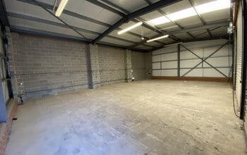 Beverley Clos, Royston to rent Interior Photo- Image 2 of 3