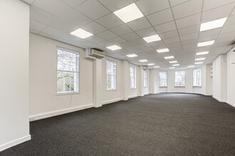 1 Central Rd, Morden to rent Interior Photo- Image 2 of 5