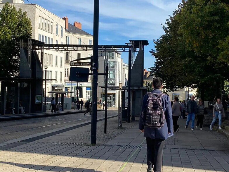 Retail in Nantes to rent - Building Photo - Image 3 of 7