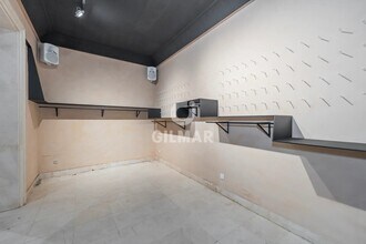 Retail in Madrid, Madrid to rent Interior Photo- Image 2 of 8