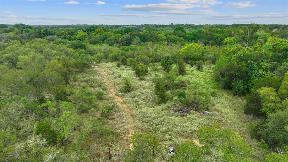 689 Chamberlin Rd, Dale, TX for sale - Building Photo - Image 2 of 26